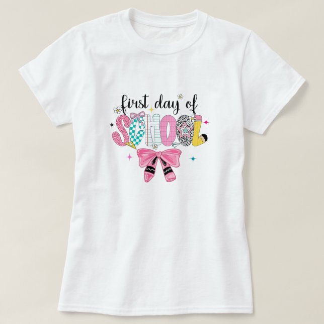 Camiseta Coquettish first day of school T-shirt (Frente do Design)