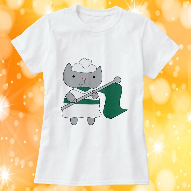 Camiseta Cor Guarda Branco Verde (A tshirt featuring a gray cat wearing a green & white color guard uniform while holding a green flag)