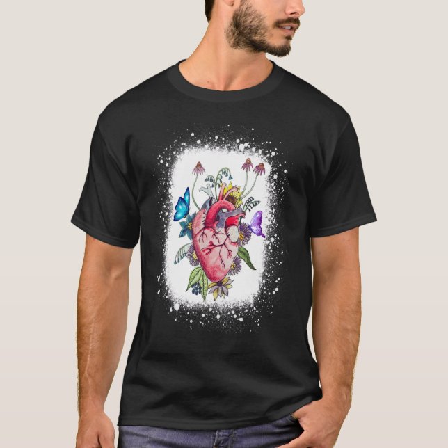 Camiseta Coração Anatômico e Flores Branqueadas Homens (Frente)