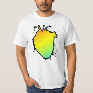 Camiseta coração arco-íris