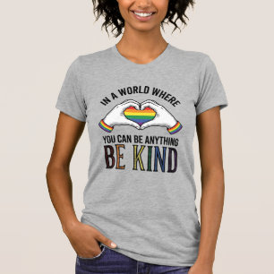 Camiseta Coração Arco-Íris de Mãos Antigas de Design Vetori