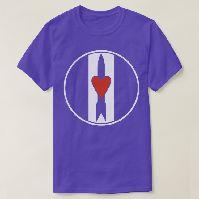 Camiseta coração de amor e foguetes (Frente do Design)
