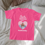 Camiseta Coração de fotos rosa-de-aniversário<br><div class="desc">Personalize e adicione um nome e uma dentro de foto no quadro em forma de coração. Texto rosa. Feliz aniversário com flores.</div>