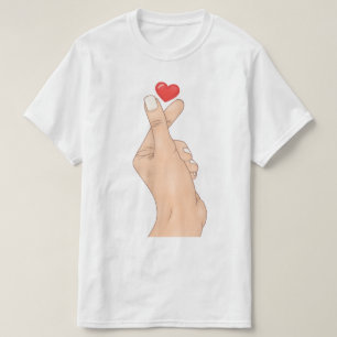 Camiseta Coração de Mão com Dedos