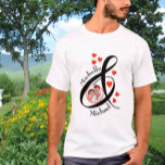 Camiseta Coração de Nomes Românticos de Foto Personalizados<br><div class="desc">Camiseta especial exclusiva — Nomes principais com sua foto, seu coração vermelho e seu rico e para destacar sua conexão. Expresse seu amor e afeto com estilo e faça hoje especial. presente de excelente para aniversários ou feriados. Qualquer pergunta sobre design, envie um e-mail para charmdesignstudio@rcn.com e ficaremos felizes em...</div>
