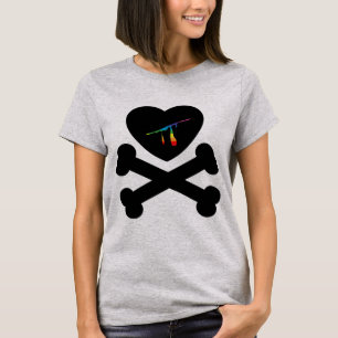 Camiseta coração e ossos.
