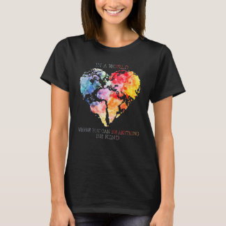 Camiseta Coração Em Um Mundo Onde Você Pode Ser Qualquer Co