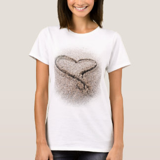 Camiseta coração na areia