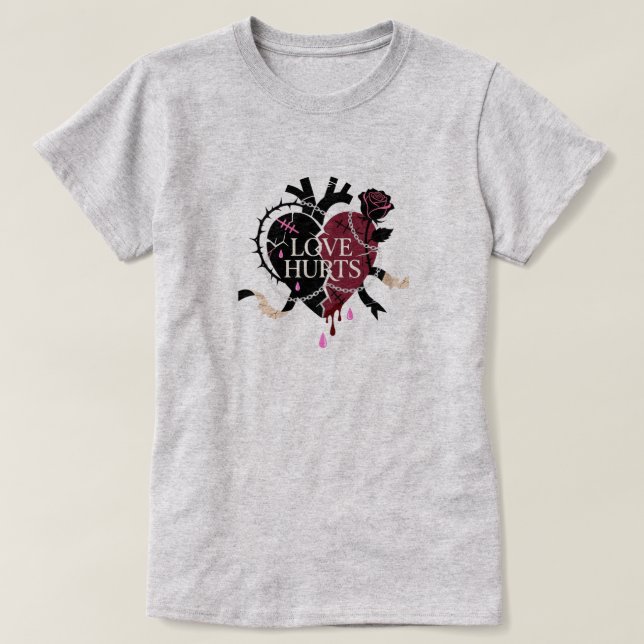 Camiseta Coração Quebrado Dói Amor Gótico (Frente do Design)