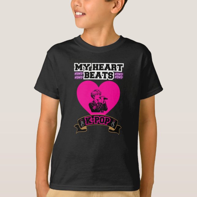 Camiseta Coração Rosa Ídolo Cantando Design de Amor com Mús (Frente)