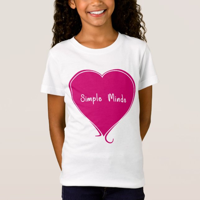 Camiseta Coração Rosa 'Mentes Simples' Design de Afeto (Frente)