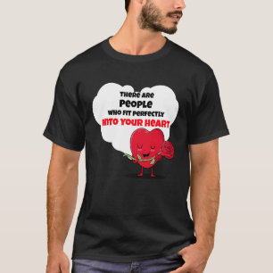 Camiseta Coração Vermelho Com Um Rosa E Uma Citação De Amor