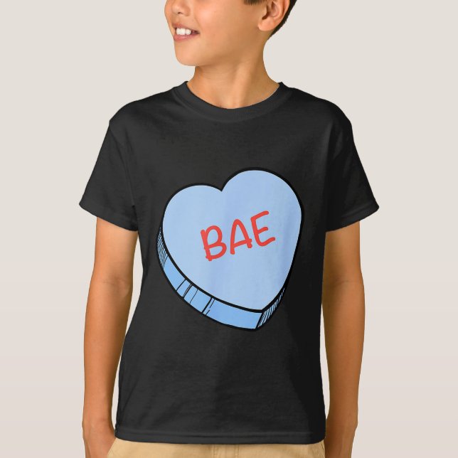 Camiseta Corações de Conversa do Dia dos Namorados “bae” (Frente)