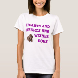 Camiseta Corações e corações e cães do weiner