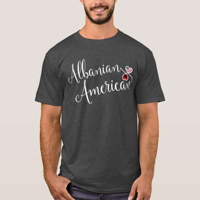 Camiseta Corações Entwinados Albaneses Americanos (Frente)