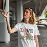 Camiseta Coragem Colorida Amor como Jesus<br><div class="desc">entrar no mundo da fé e da moda com a nossa camiseta cristã "Love Like Jesus". Esta camisa cristã funde estética moderna com uma mensagem poderosa, apresentando letras de amor intricadamente tecidas numa composição vibrante de flores coloridas. Expresse sua devoção de uma forma moderna e chica, fazer uma ousada e...</div>
