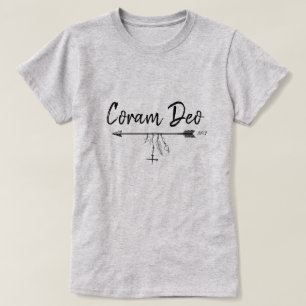 Camiseta "Coram Deo" Em Latim (Na presença de Deus)