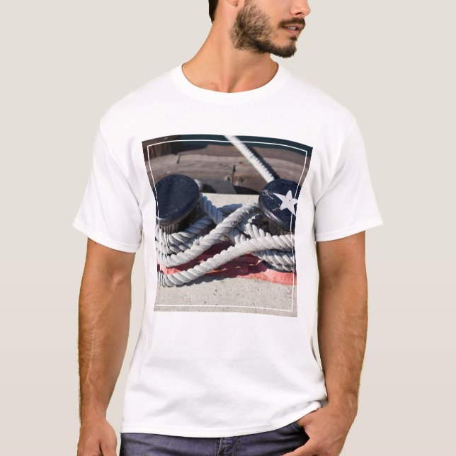 Camiseta Corda amarrada a dois postes de amarração (Frente)