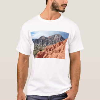 Camiseta Cordilheira corrmoída na província de Salta