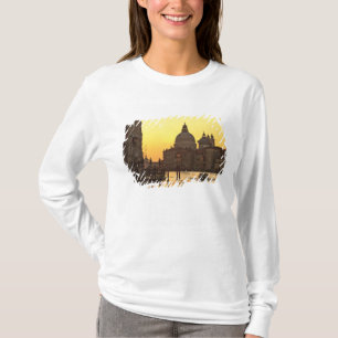 Camiseta cores do céu ao nascer do sol perto de San Maria D