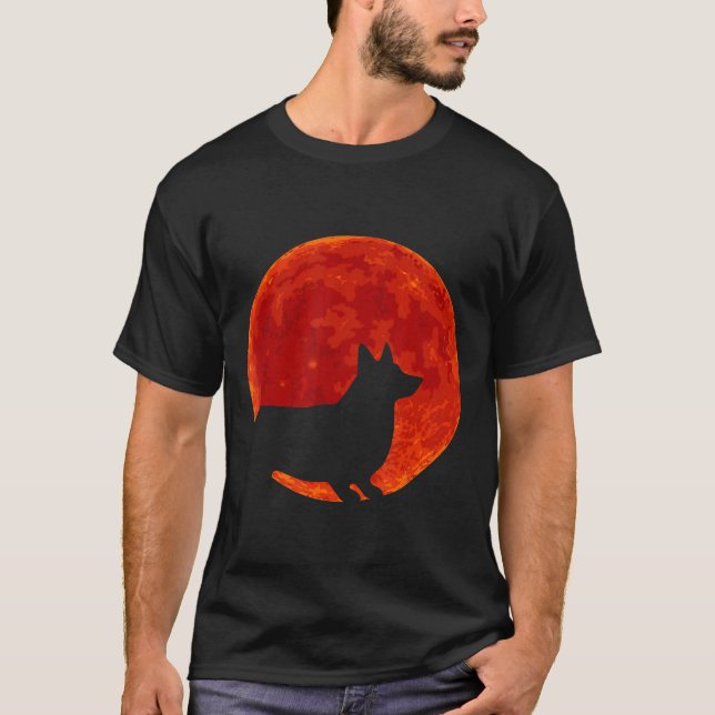 Camiseta Corgi Cachorro Lua Vermelha Halloween (Frente)
