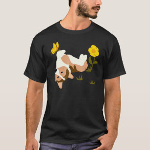 Camiseta Corgi Rolando na Grama com Borboleta e Flor