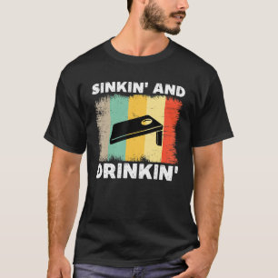 Camiseta Cornhole Afundando E Bebendo Lançamento De Saco De