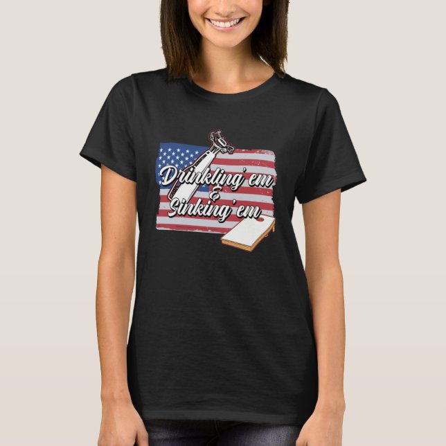 Camiseta Cornhole Player Drinking Sinking USA Bean Sack Cor (Frente)