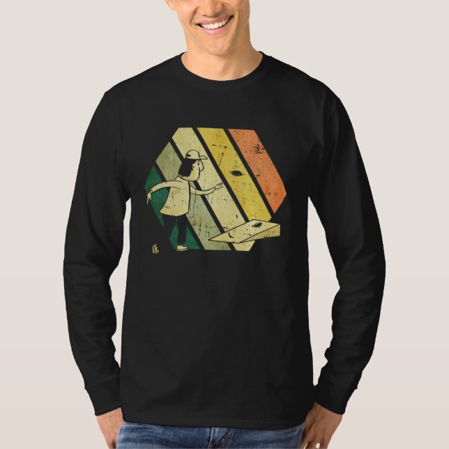 Camiseta Cornhole Player Throwing A Bean Bag   Cornhole (Frente)