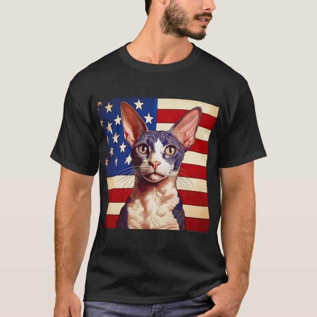 Camiseta Cornish Rex Cat Em Frente À Bandeira Americana (Frente)
