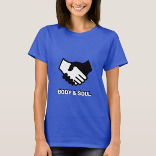 Camiseta Corpo e alma mãos em preto e branco