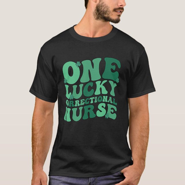 Camiseta Correctional Nurse St Patrick's Day Corrections Nu (Frente)