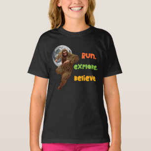 Camiseta Correndo Aventura Sasquatch Acredite Design