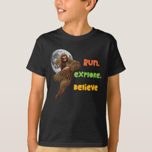 Camiseta Correndo Aventura Sasquatch Acredite Design