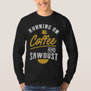 Camiseta Correndo Com Café E Serradura - Trabalhando Em Mad