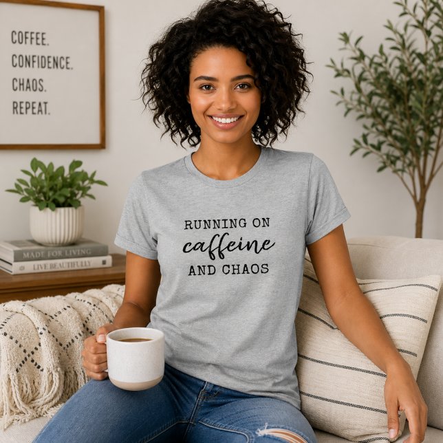 Camiseta Correndo com Cafeína e Caos (Criador carregado)