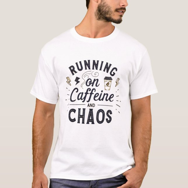 Camiseta Correndo com cafeína e caos (Frente)