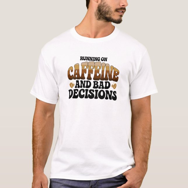 Camiseta Correndo Com Cafeína Más Decisões  (Frente)