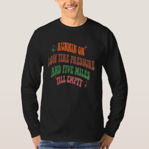 Camiseta Correndo com Pressão Baixa do Pneu e 5 Milhas até