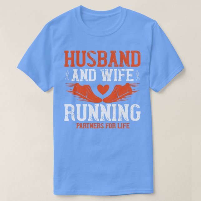Camiseta Correndo Hus e esposa dirigindo (Frente do Design)
