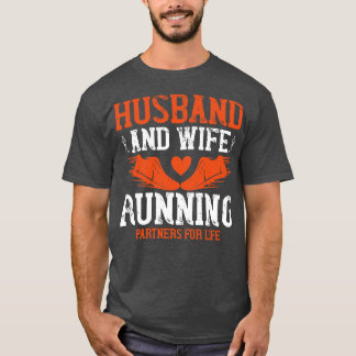 Camiseta Correndo Hus e esposa dirigindo