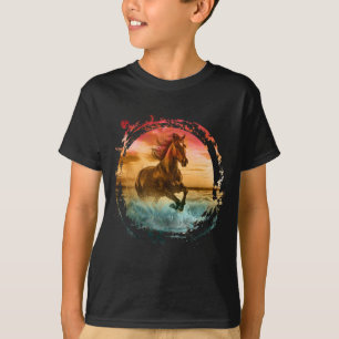 CAMISETA CORRENTE DE CAVALO NA PAISAGEM DO MAR