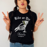 Camiseta Correr Ou Morrer Até Morrer Festejamos Bachelorrei<br><div class="desc">Prepare-se para festejar com um toque de talento gótico com nossa camisa personalizada de "Corrida ou Morrer", projetada para uma festa de solteira do "Til Death Do We Party". Esta camisa é a escolha perfeita para uma festa de solteira de casamento gótica, com um gráfico de noiva de esqueleto ousado...</div>