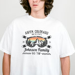Camiseta Correspondência de Grupos de Esqui de Amigos Perso<br><div class="desc">Crie memórias duradouras com nossa camisa personalizada de viagem de esqui para famílias, amigos ou grupos. É perfeito para celebrar a sua aventura da neve! Personalize-o com seu nome de família ou detalhes de viagem de grupo para torná-lo exclusivamente seu. Ideal para entusiastas de esqui e como souvenir de férias...</div>