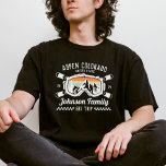 Camiseta Correspondência de Grupos de Esqui de Amigos Perso<br><div class="desc">Crie memórias duradouras com nossa camisa personalizada de viagem de esqui para famílias, amigos ou grupos. É perfeito para celebrar a sua aventura da neve! Personalize-o com seu nome de família ou detalhes de viagem de grupo para torná-lo exclusivamente seu. Ideal para entusiastas de esqui e como souvenir de férias...</div>