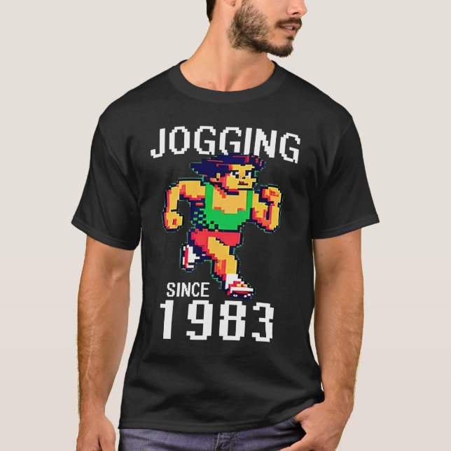 Camiseta Corrida desde 1983 executando pixel (Frente)