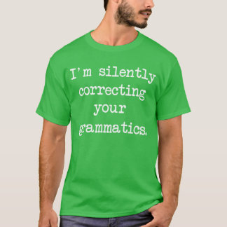 Camiseta Corrigindo silenciosamente suas gramáticas engraça