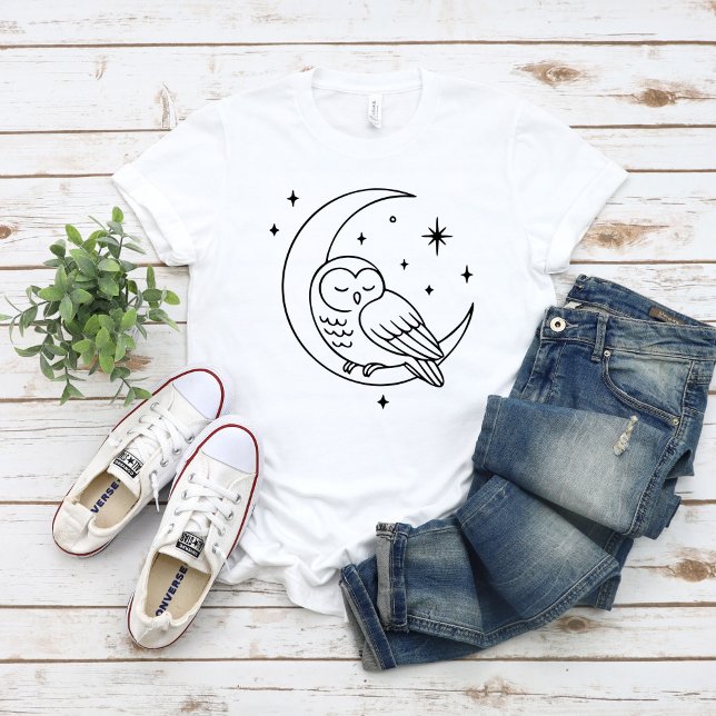 Camiseta Coruja Adormecida na Linha da Lua Crescente Arte (Criador carregado)