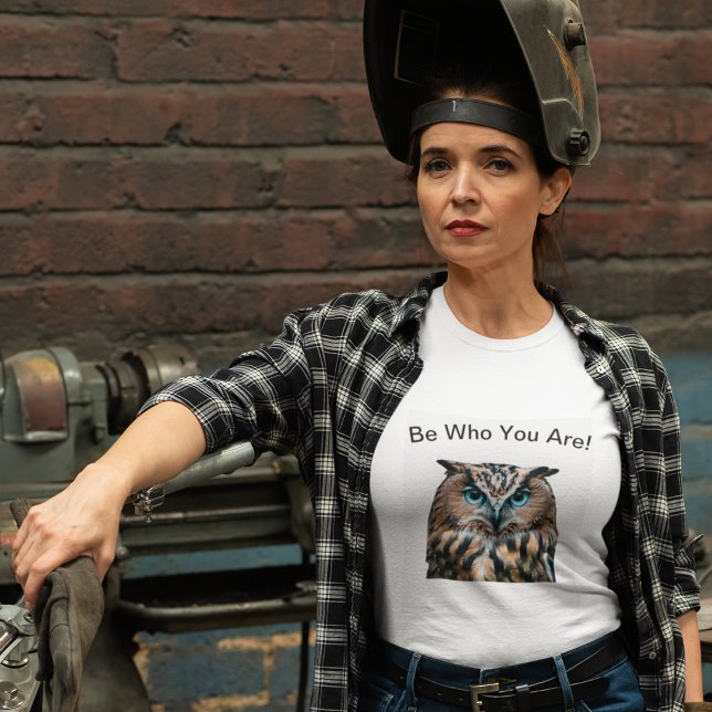 Camiseta Coruja de Olho Azul Whimsical (Criador carregado)