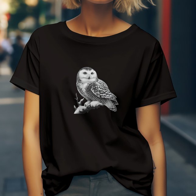 Camiseta Coruja Nevada Majestosa Empoleirada (Criador carregado)